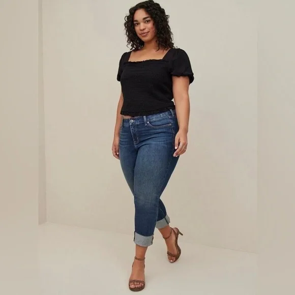 Torrid Challis Smocked Puff Sleeve Crop Top Black 6X Romantic Flattering NWOT - Picture 2 of 11